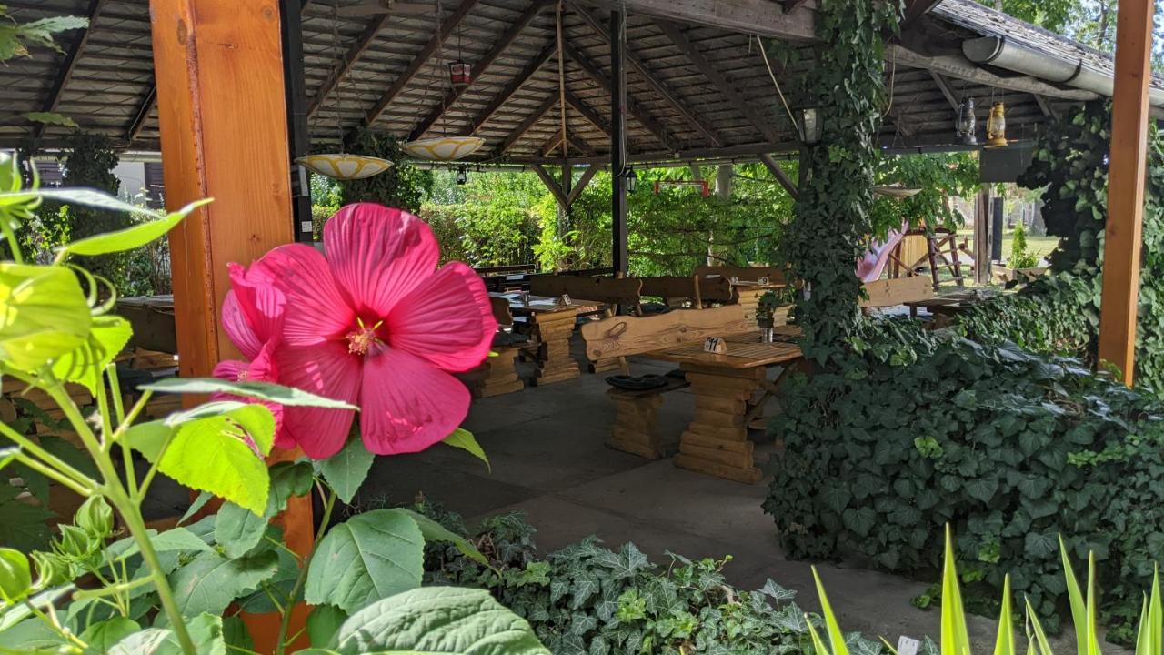Margareta Etterem Es Vendeghaz Gasthaus Balatonberény Exterior foto