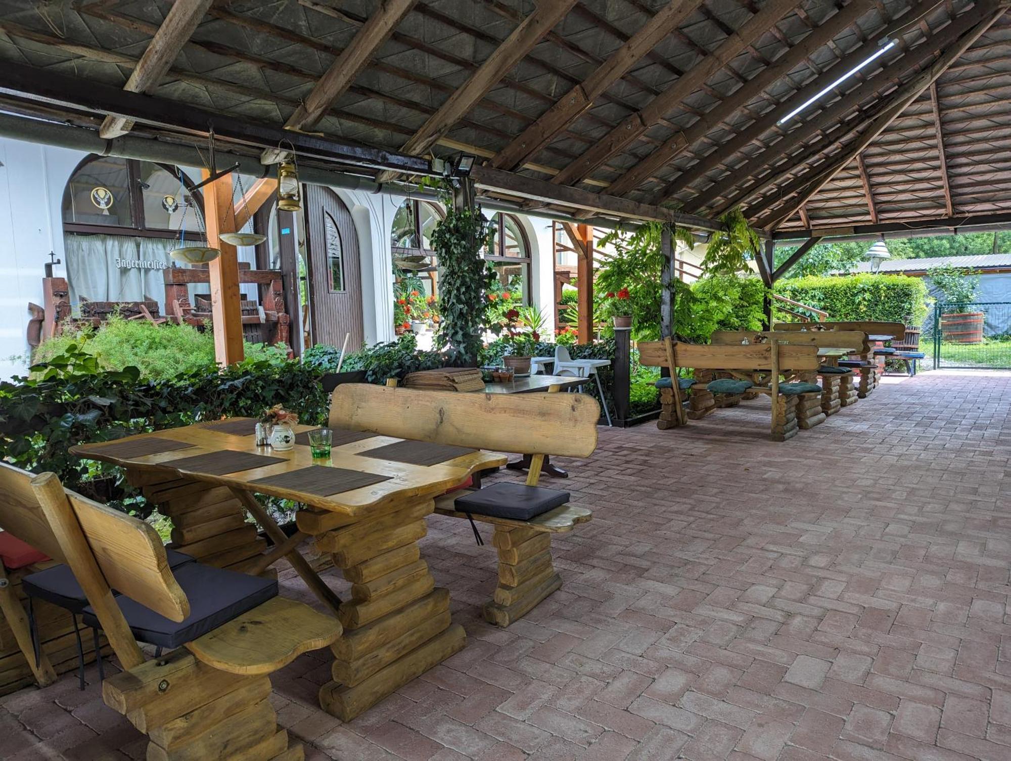 Margareta Etterem Es Vendeghaz Gasthaus Balatonberény Exterior foto