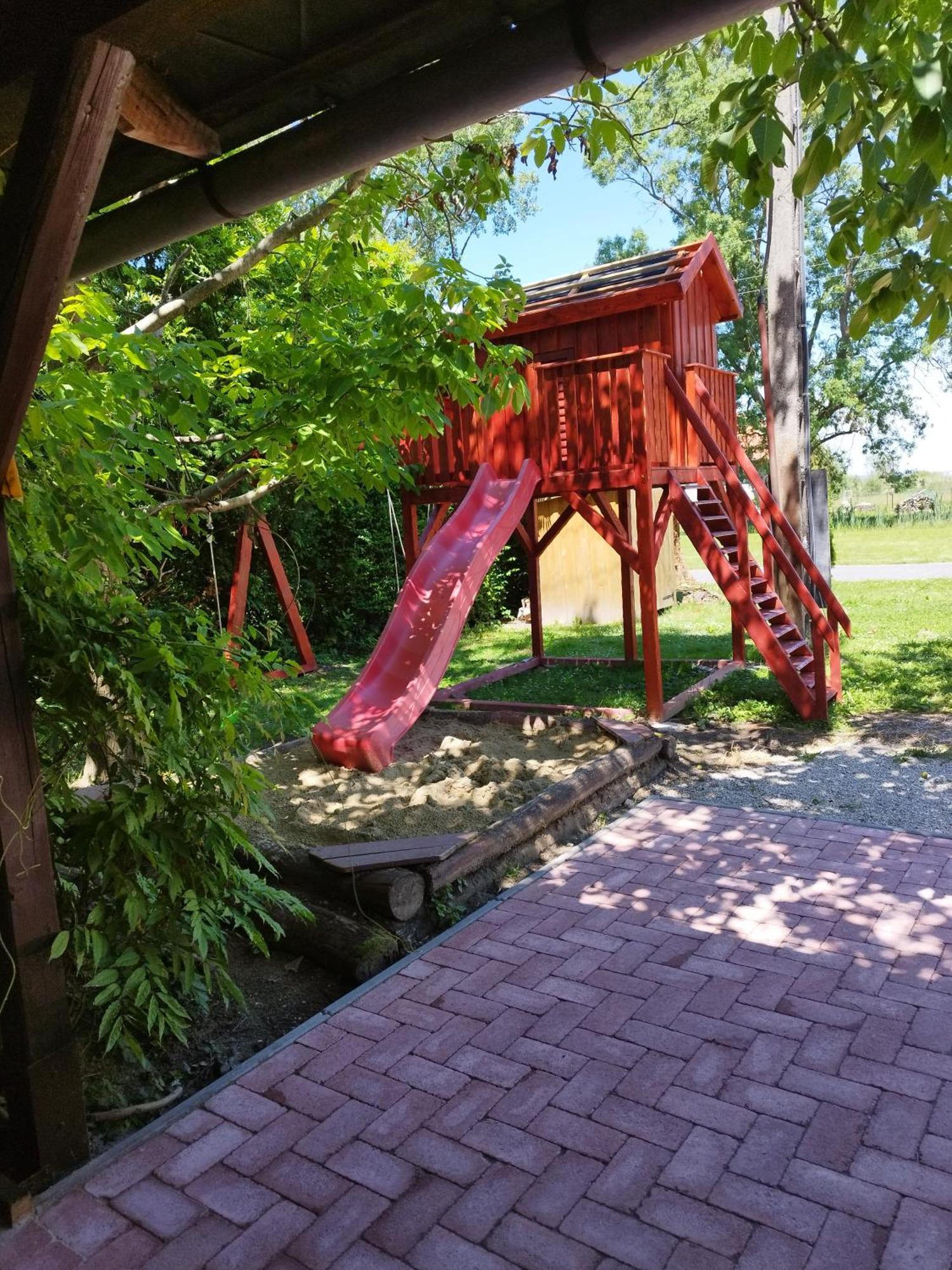 Margareta Etterem Es Vendeghaz Gasthaus Balatonberény Exterior foto