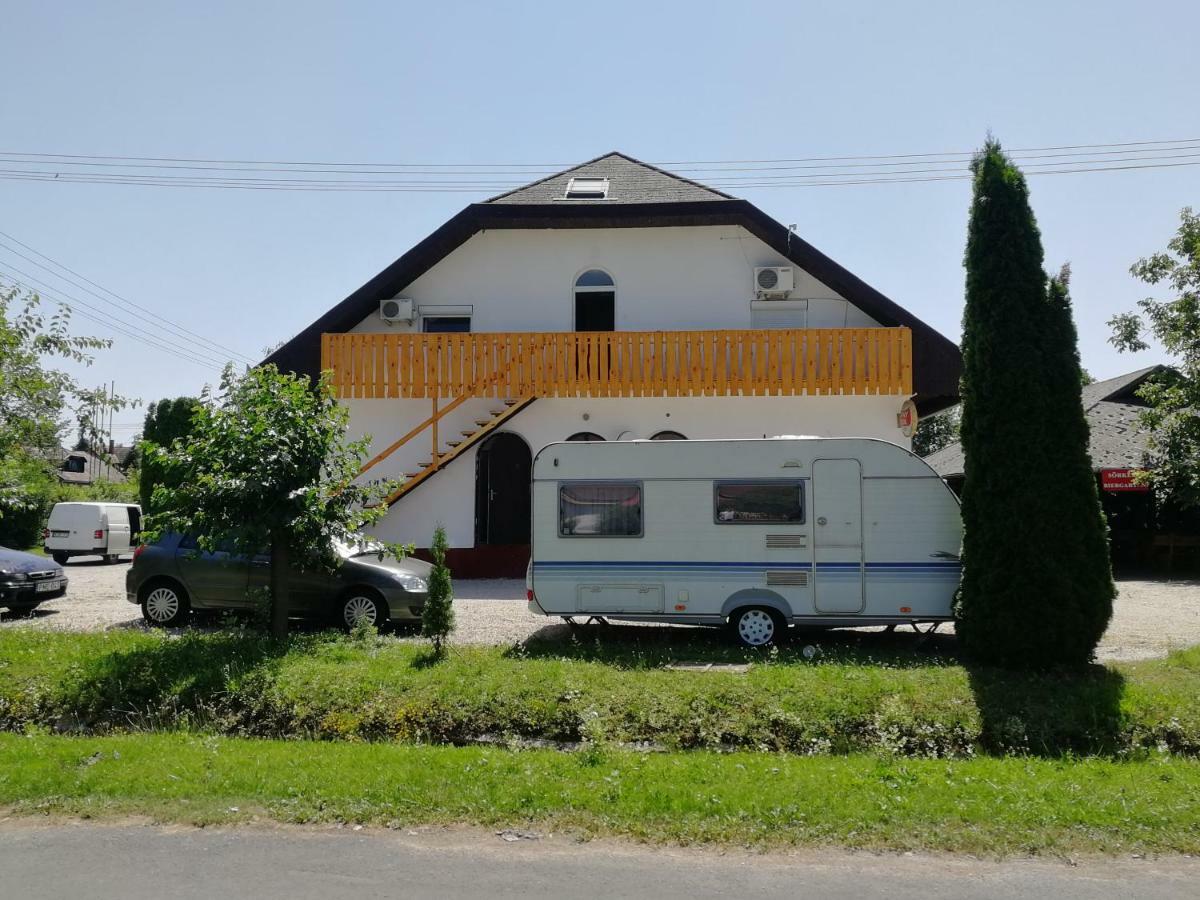 Margareta Etterem Es Vendeghaz Gasthaus Balatonberény Exterior foto