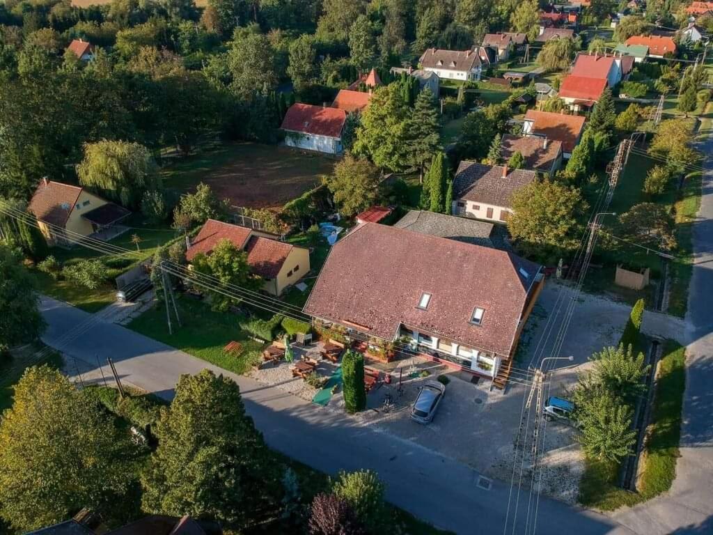 Margareta Etterem Es Vendeghaz Gasthaus Balatonberény Exterior foto